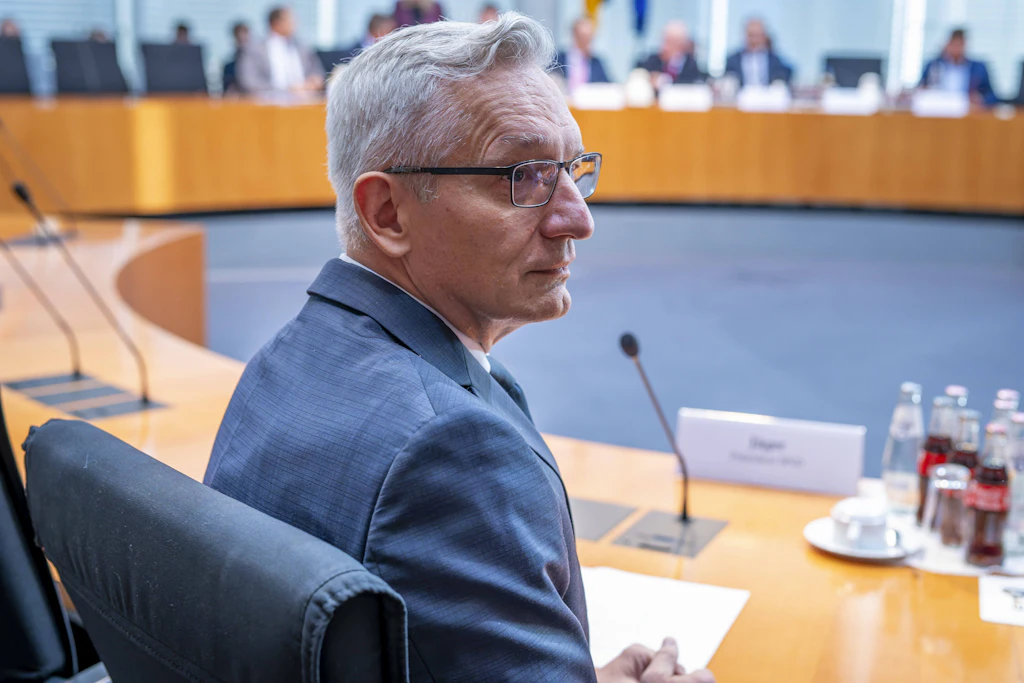 BND-Chef Jäger war vorher Botschafter in der Ukraine. Er warnt vor einer Eskalation des Krieges, weil Putins Macht gefährdet sei.