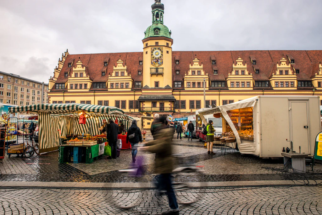 Wochenmarkt: Wegen des Lichtfests zieht der Markt am Freitag auf den Augustusplatz.