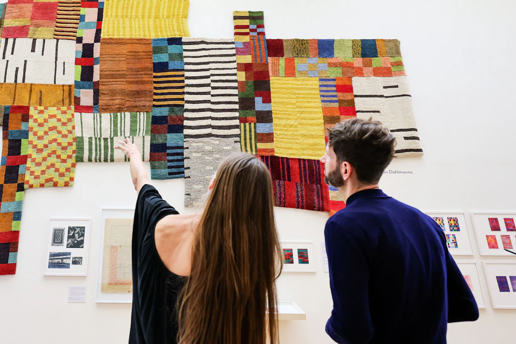 Die Ausstellung „Meine liebste Otte“ über die Künstlerin Benita Koch-Otte in Halle lässt Textilkünstler der Gegenwart auf ihr Werk antworten.