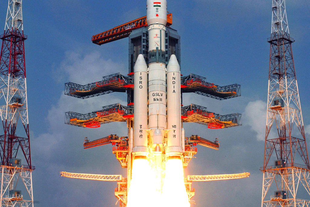Mondmission und Kinder mit Mangelernährung: Die Gleichzeitigkeit von Hochtechnologie und absoluter Armut in Indien ist gerade im Westen schwer greifbar.