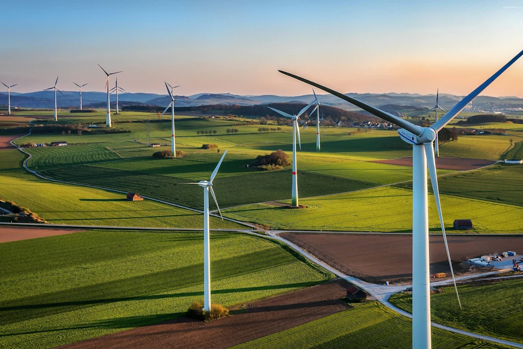 Die Bundesnetzagentur nennt Kohle- und Gaskraftwerke ausdrücklich als Ersatz für fehlende Wind- und Solarstromerzeugung.
