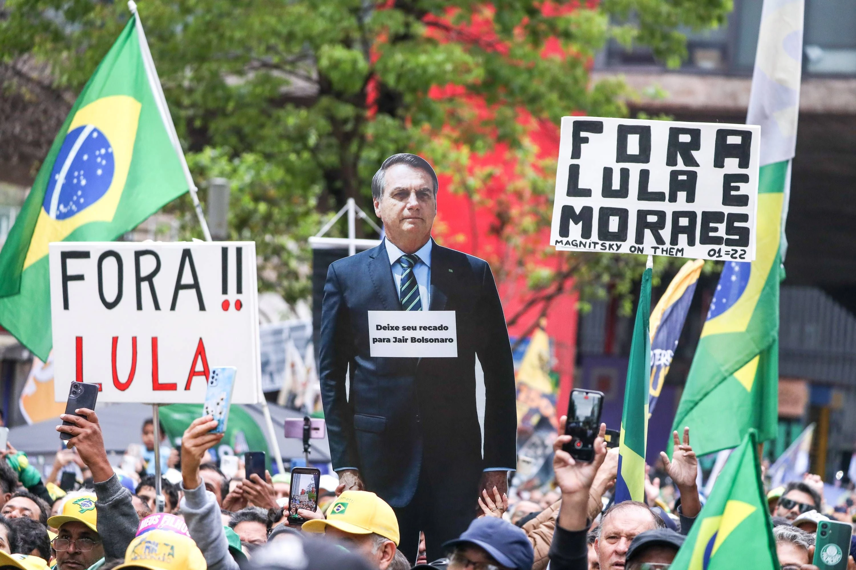 Bolsonaro liegt vor Lula – Brasilien entscheidet jetzt in Stichwahl