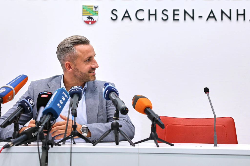 Ulrich Siegmund, Fraktionsvorsitzender der AfD, spricht in der Landespressekonferenz im Landtag von Sachsen-Anhalt.