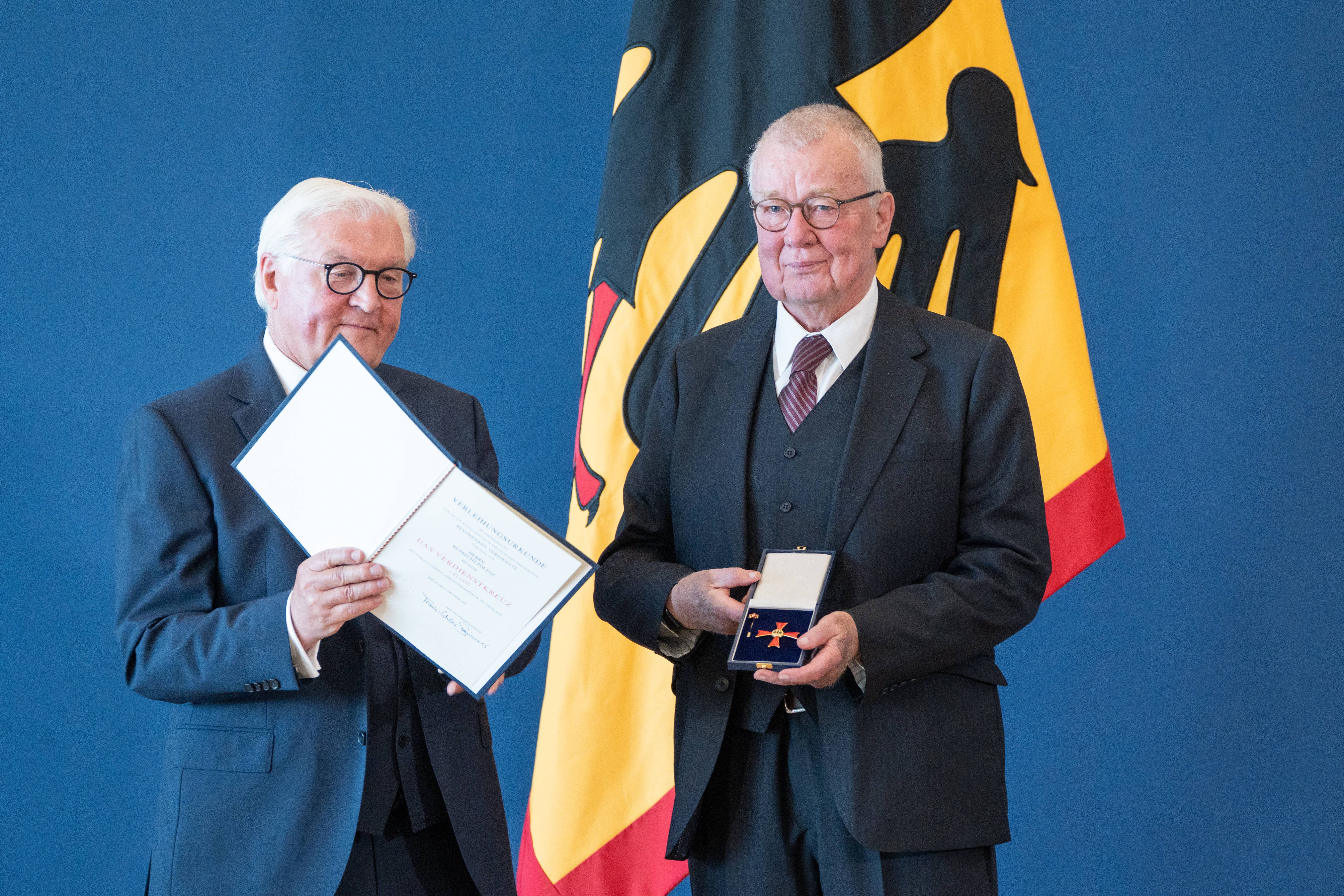 Orden für betreutes Denken: Steinmeiers Abschiedsgeschenk an die Staatsfrommen