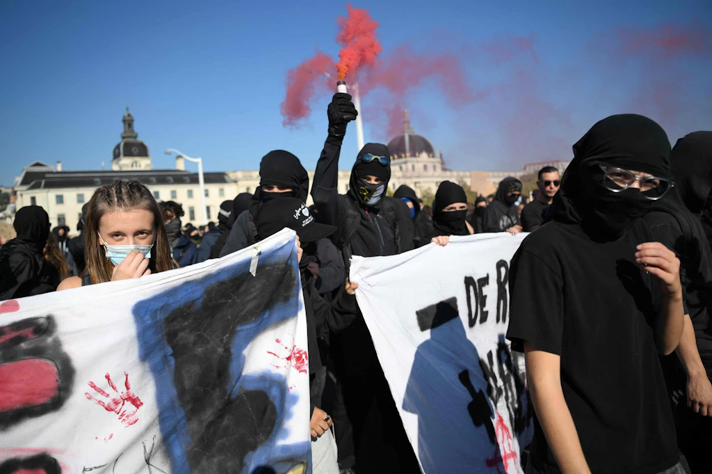 Schülerproteste in Frankreich: Berliner Linksradikale möchten den Funken gern überspringen lassen.