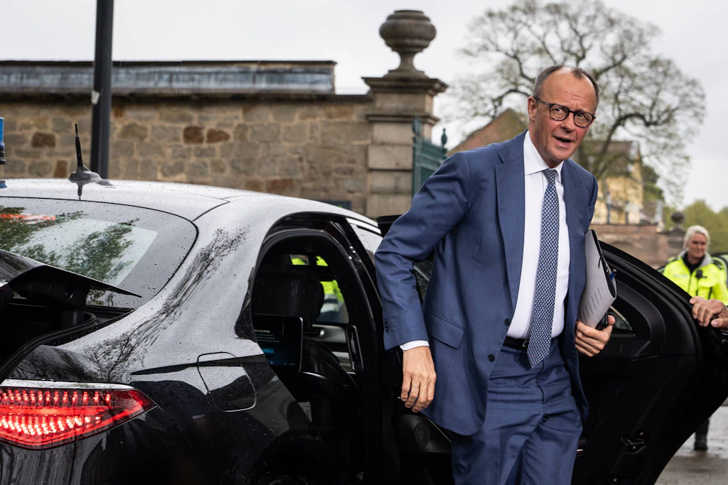 Merz-Regierung feiert „soziale“ E-Auto-Prämie – und fördert 74 Luxuswagen über 100.000 Euro