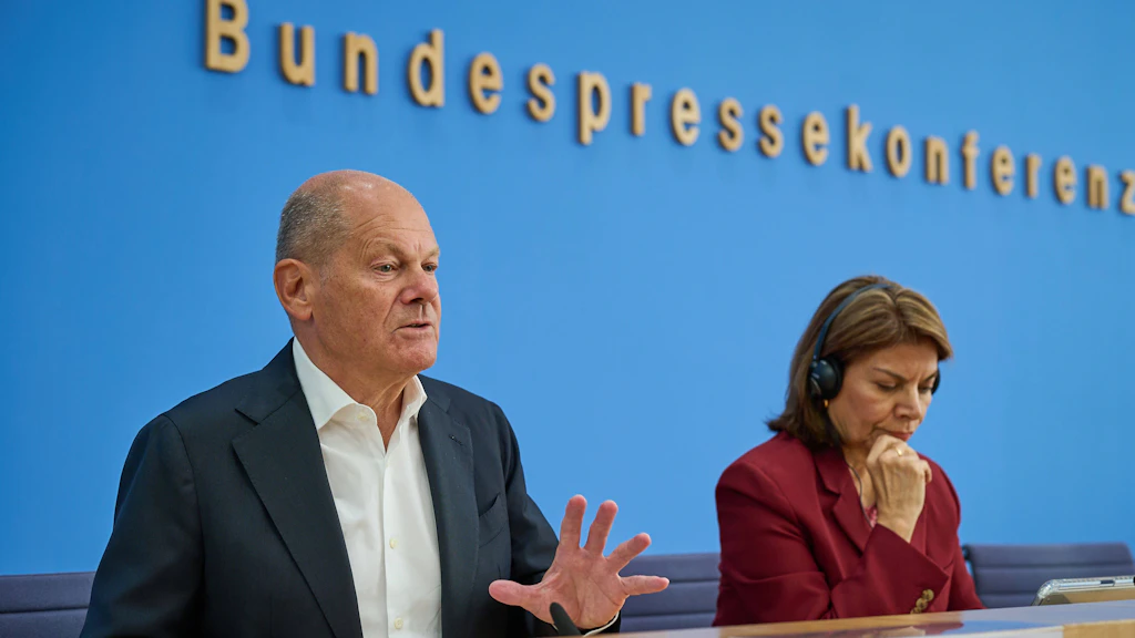 Viel Raum für Visionen: Olaf Scholz und Laura Chinchilla stellen in der Bundespressekonferenz die neue Nord-Süd-Kommission vor. 