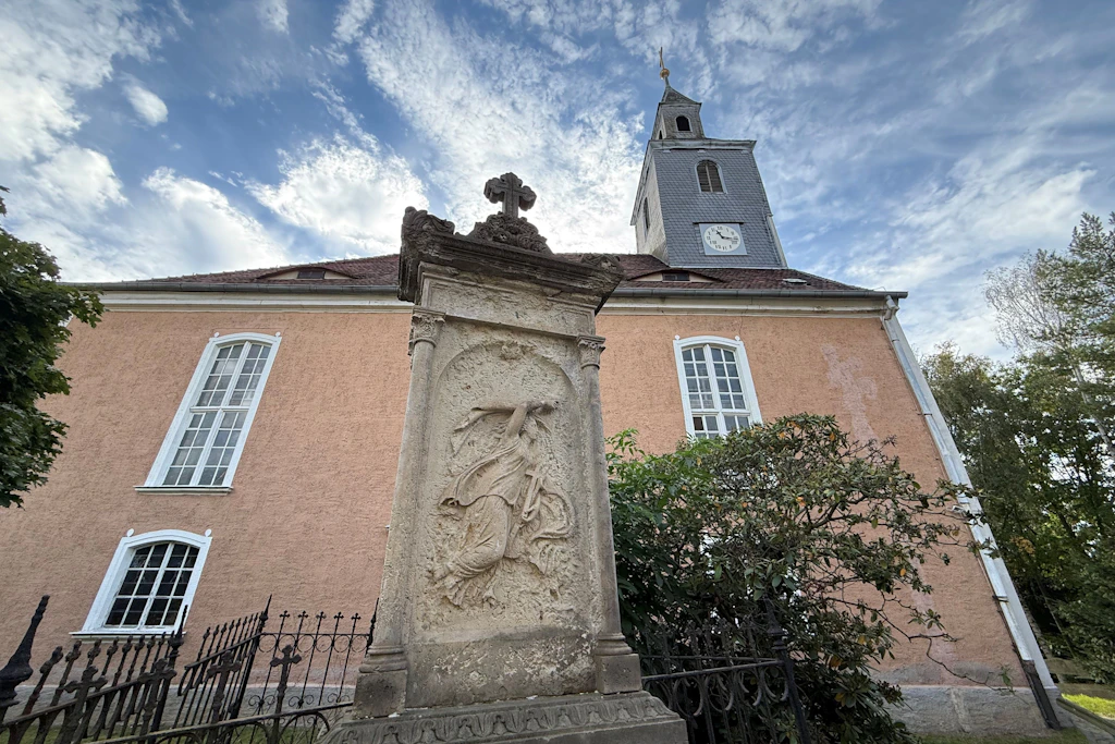 Die Uhr am Turm der Beichaer Kirche ist ein weltweites Unikat. Hier trägt die 4 als römische Ziffer vier Striche.