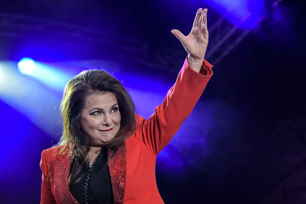 Marianne Rosenberg bei einer Schlagerparty im Schlosspark Oranienburg (2023). Jetzt hat sich die Sängerin für neue Musik zurückgezogen.
