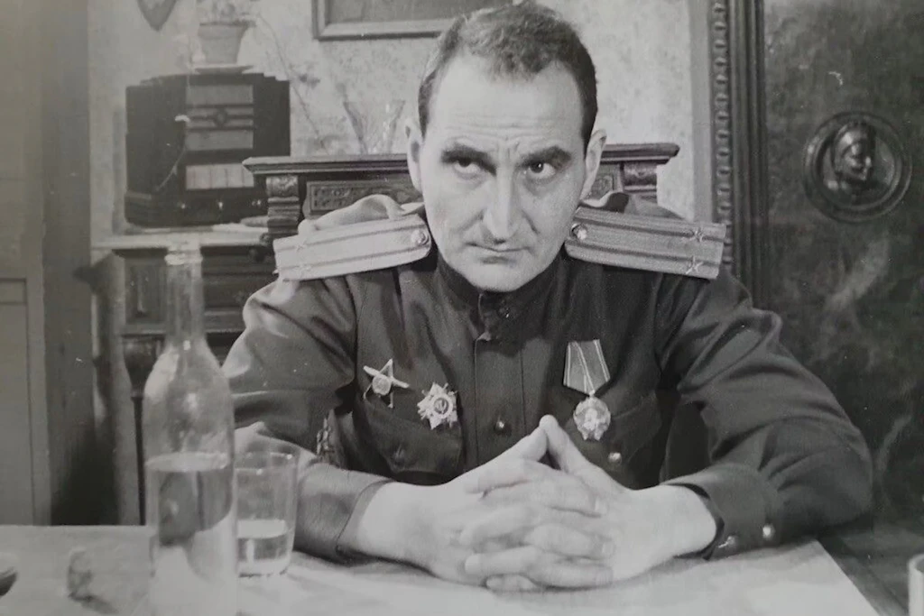 Jurij Kramer (1940–2026): Hier als sowjetischer Offizier im Film „Durchreise“ 1993 (Regie: Peter Weck)