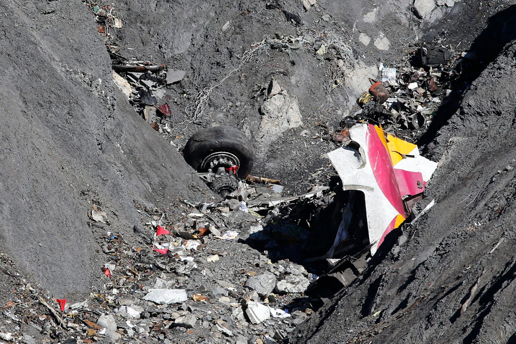 Trümmer des Germanwings-Flugs 4U 9525 in den französischen Alpen. Beim Absturz 2015 starben 150 Menschen.
