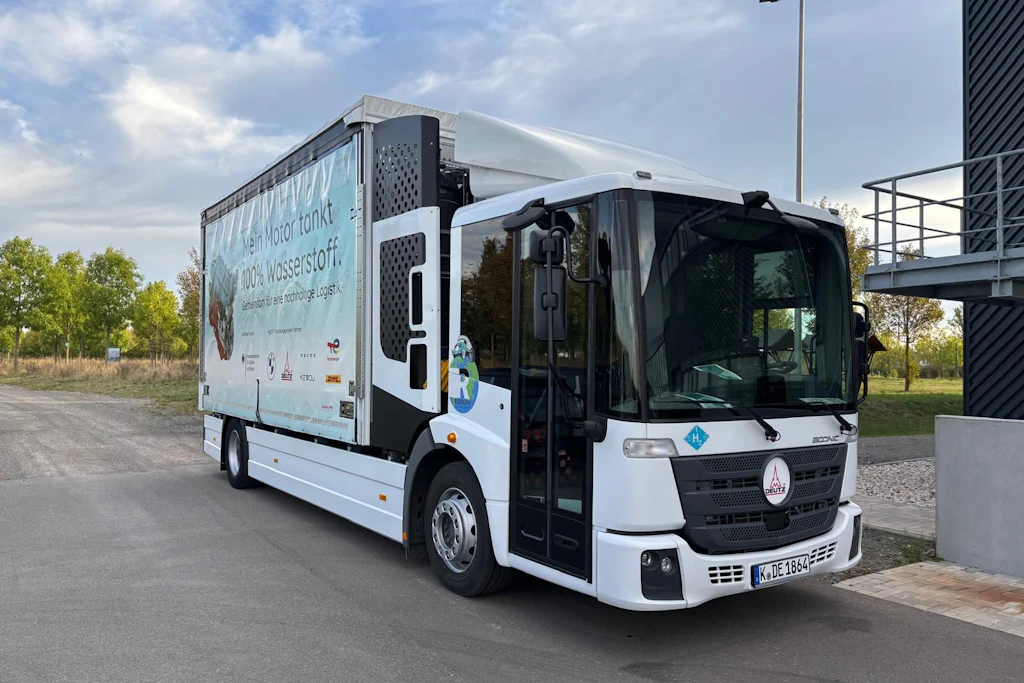 BMW sieht sich als Vorreiter bei der Energiewende: Dieser Wasserstofftruck soll helfen die Emissionen am Werk in Leipzig zu senken.