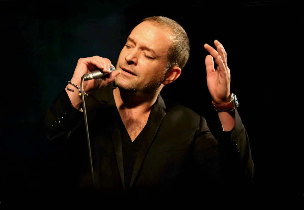 Tenor Björn Casapietra: Mit seinem Programm „Die schönsten Himmelslieder – Hallelujah“ gastiert er am 24. Oktober in der Stadtkirche St. Nicolai in Schmölln.