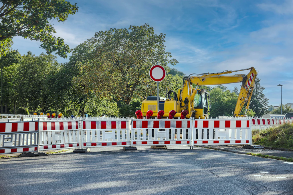 Straßensanierung: Wegen Frostschäden wird die Ortsdurchfahrt Wilschdorf für den Verkehr gesperrt (Symbolbild).