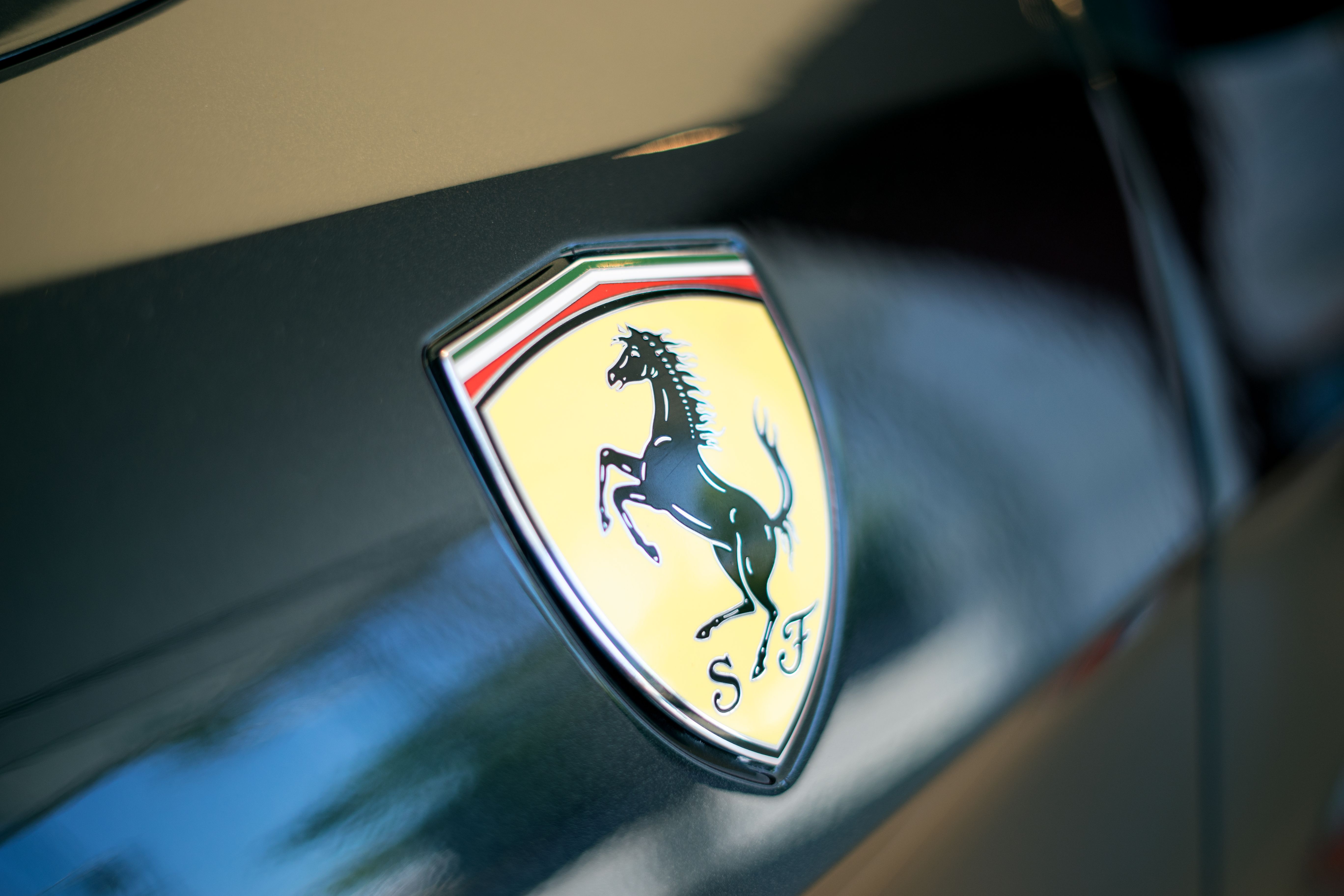 780.000 Euro Steuerschulden, aber Ferrari fahren: Finanzpolizei schlägt zu