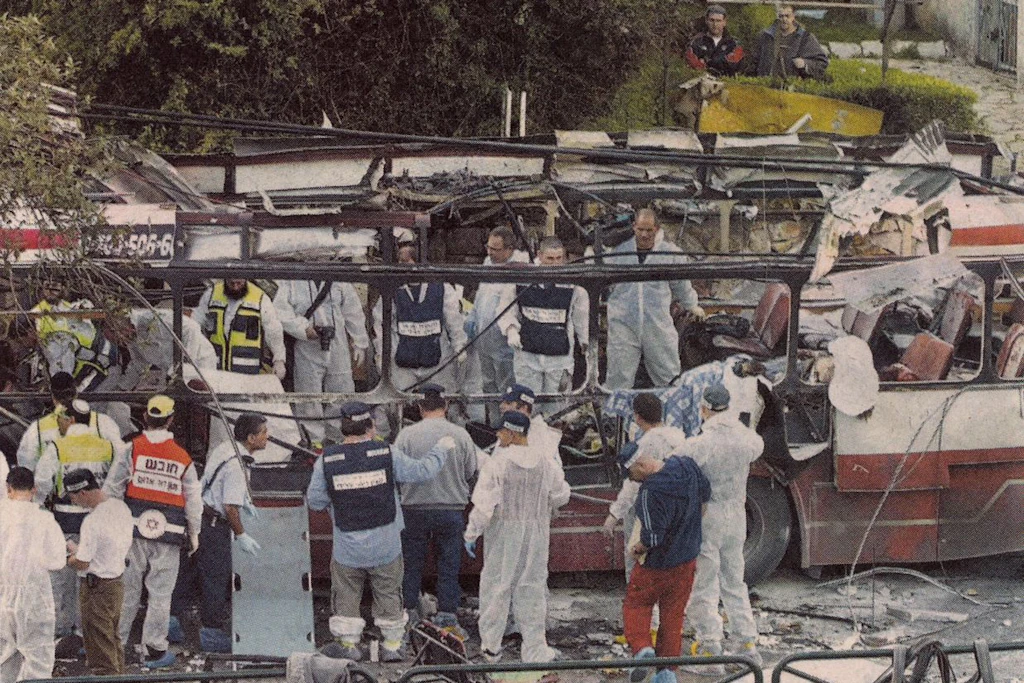 Selbstmordanschlag auf Buslinie 37 in Haifa im Jahr 2003, verübt von der Hamas.