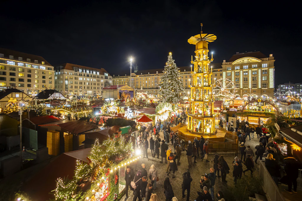 Die Pyramide auf dem Dresdner Striezelmarkt stammt aus Gahlenz. Hier sind die Bauteile auch eingelagert und werden in wenigen Tagen wieder nach Dresden für den Aufbau gebracht.