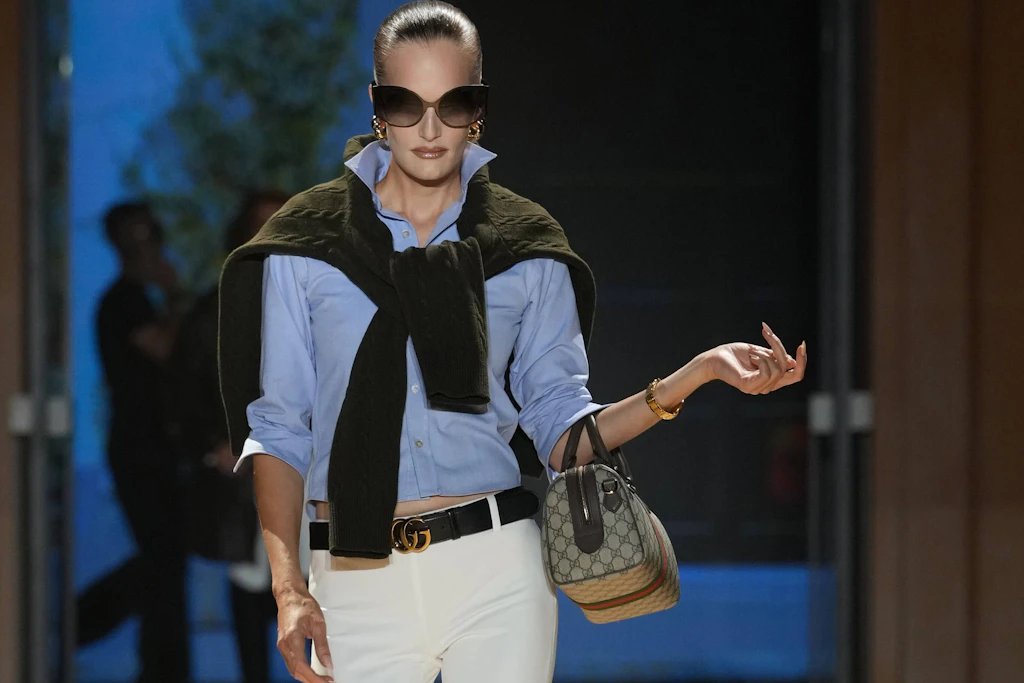 Auftakt im Reitdress: Die Damen-Looks bei Gucci machten deutlich, wohin die modische Reise im nächsten Frühjahr geht.
