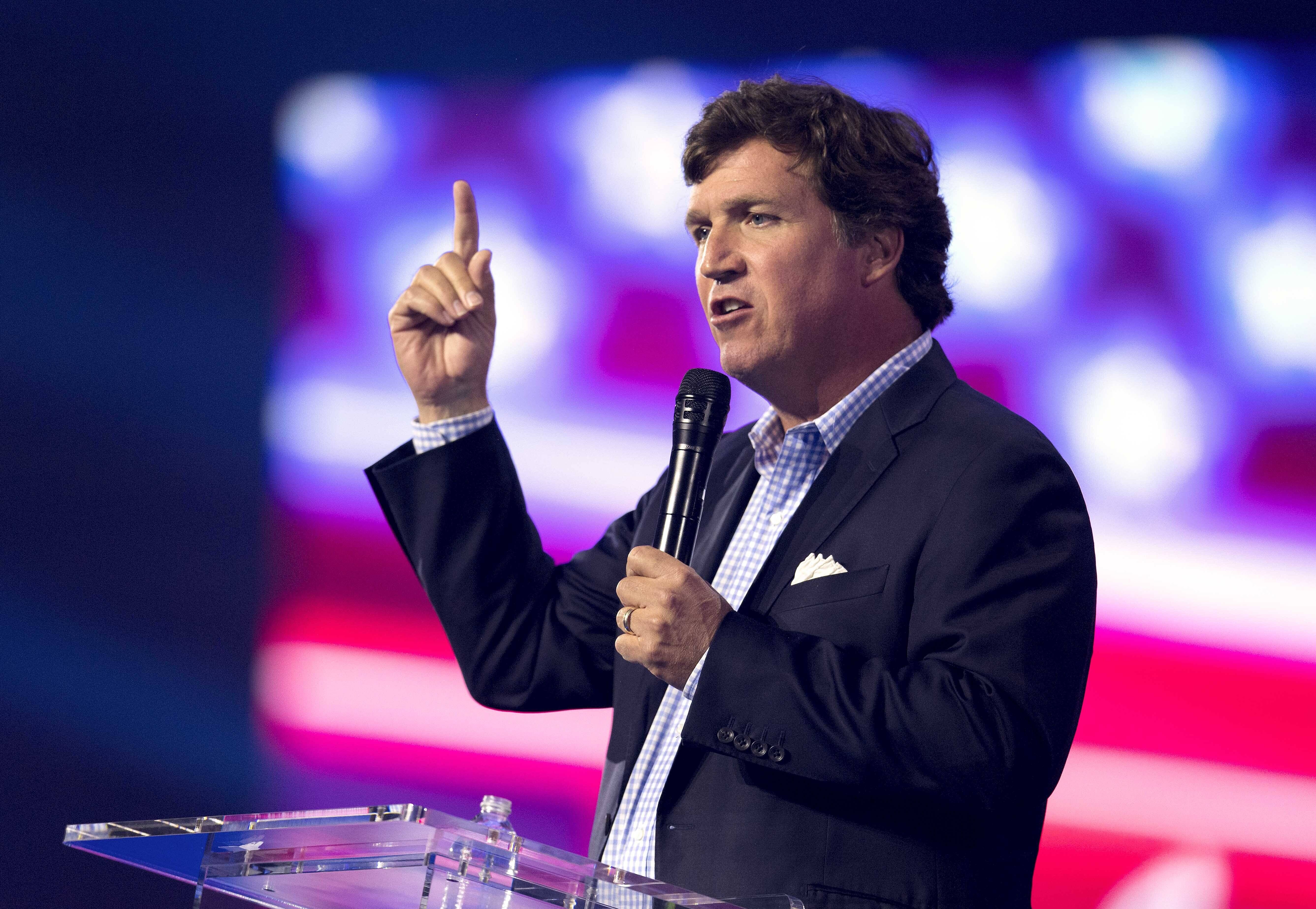 Tucker Carlson findet Gründe für Hitlers Überfall auf Polen – jetzt schlägt Warschau zurück