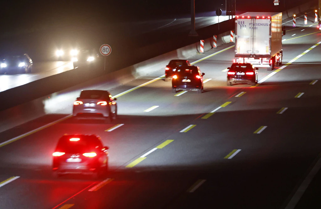 Nachtsperrungen: Auf der A4 bei Dresden gibt es bis Ende November zeitweise weniger Platz für Autofahrer (Symbolbild).
