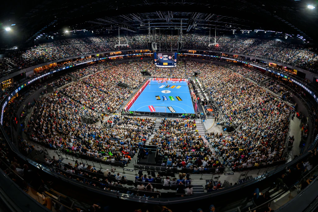 Volle Hallen, wie hier in Köln, sind in Deutschland an der Tagesordnung, wenn Handballturniere stattfinden.