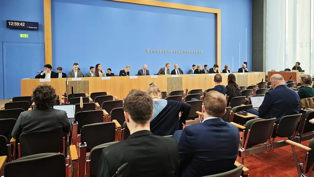Viele Fragen, wenige Antworten: Für welches Land Hanning gearbeitet haben soll und ob das Kabinett über den Fall sprach, ließ die Bundesregierung in der Bundespressekonferenz am 7. Oktober offen.
