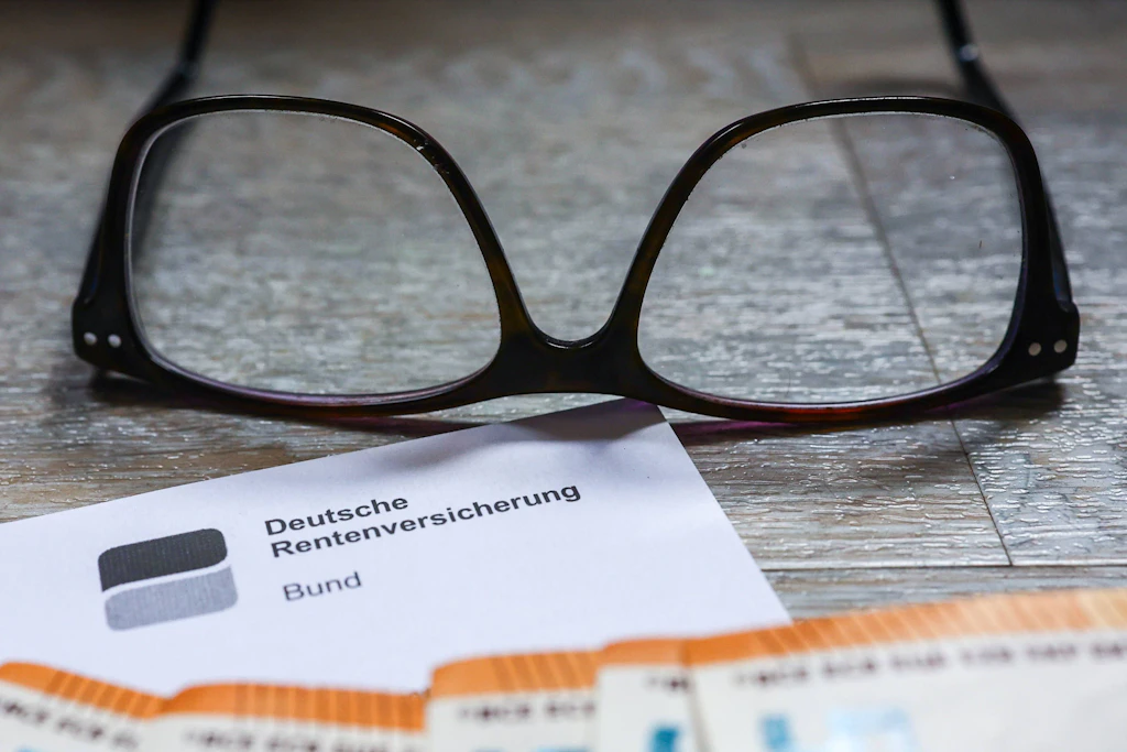 Deutsche Rentner in Russland: Bank zieht 200 Euro ab – Auswärtiges Amt „nicht zuständig“