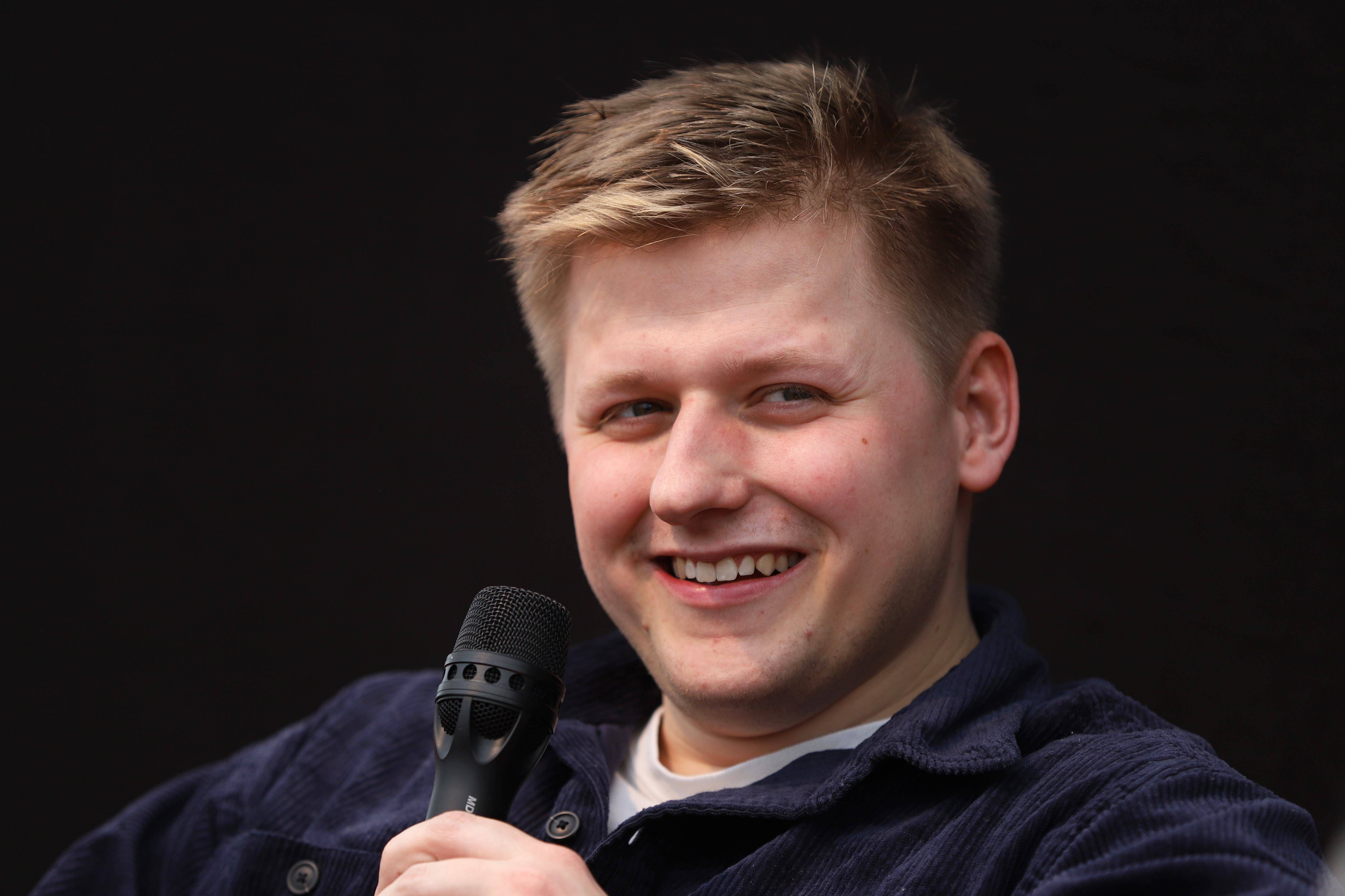 Offener Brief: El Hotzo und andere Promis verteidigen Linken-Politiker Ferat Koçak