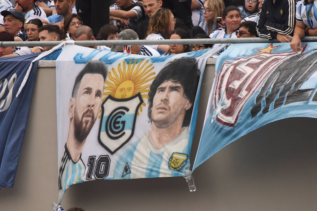 Lionel Messi ist für die argentinischen Fußballfans schon längst auf einer Stufe mit Diego Maradona.
