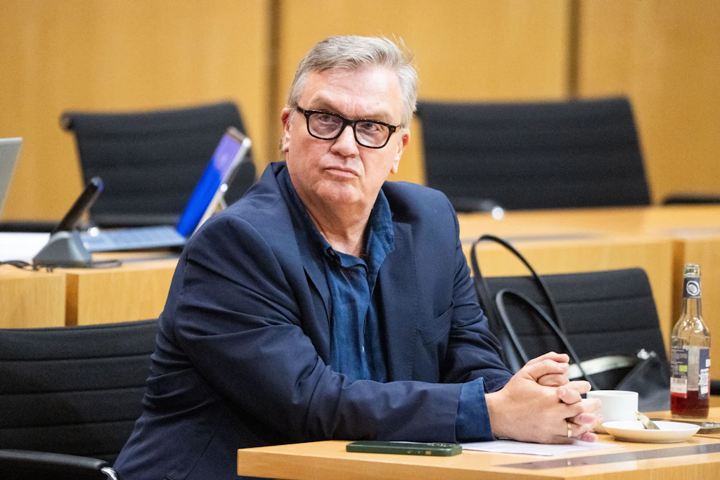 Hape Kerkeling bei der mündlichen Anhörung zum AfD-Verbot: „Kerkeling hat diesen Abend auch als eigene Nummer begriffen“, findet unser Autor.