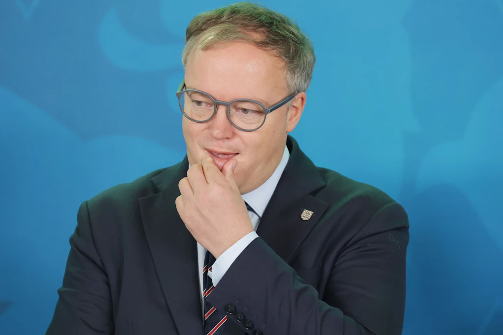 Mario Voigt (CDU), Ministerpräsident von Thüringen, will den Entzug der Doktorwürde offenbar akzeptieren.