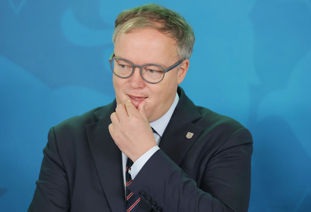 Doktortitel-Streit: Thüringens Ministerpräsident Voigt zieht Klage zurück