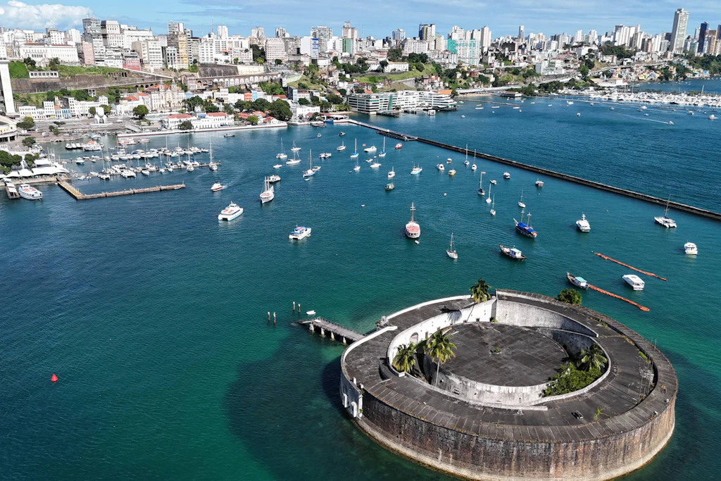 Blick über die Baía de Todos-os-Santos vor Salvador. Hier soll die 12,4 Kilometer lange Brücke nach Itaparica entstehen.