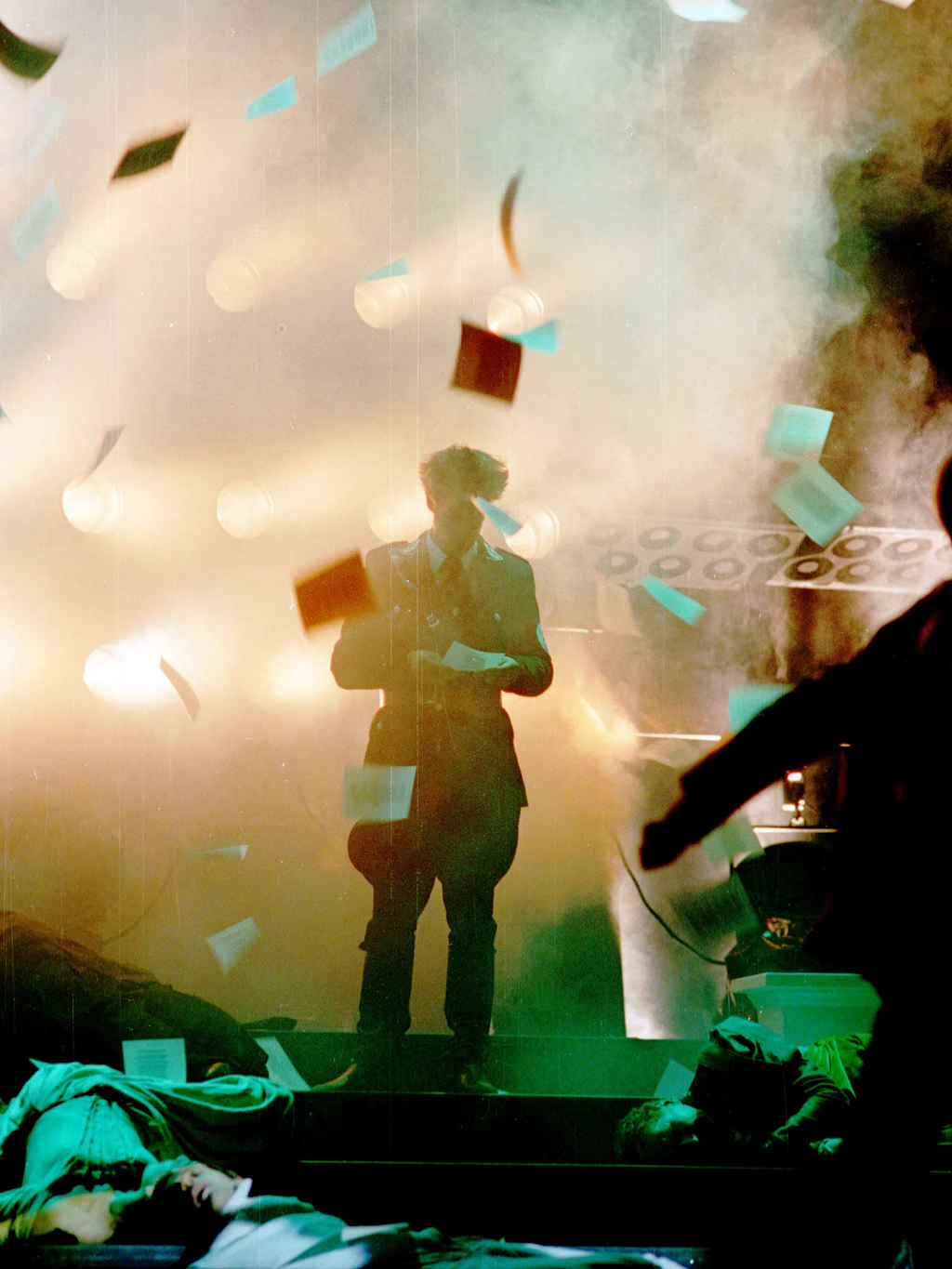 Schlingensief kostümiert in „Hamlet“, Schauspielhaus Zürich, Premiere: 10. Mai 2001