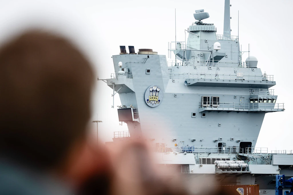 Der Flugzeugträger HMS Prince of Wales gehört zur britischen Royal Navy.
