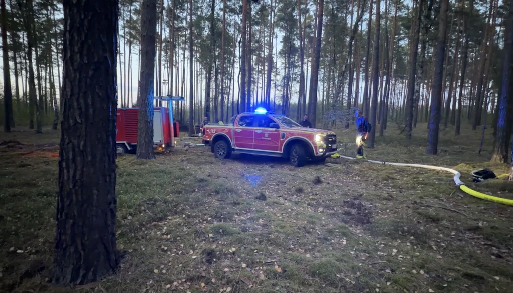 Kleinflugzeug stürzt bei Finowfurt ab: Pilot stirbt in den Flammen