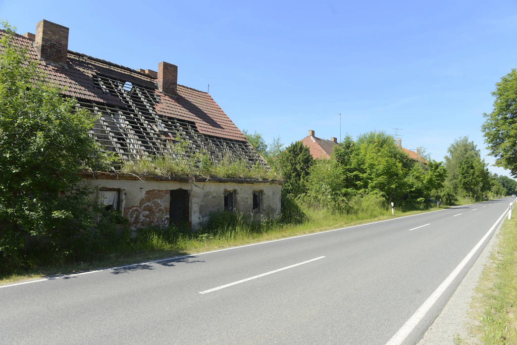 Das verlassene Dorf Haidemühl: SPD-Fraktionschef sieht hier wohl blühende Lanschaften.