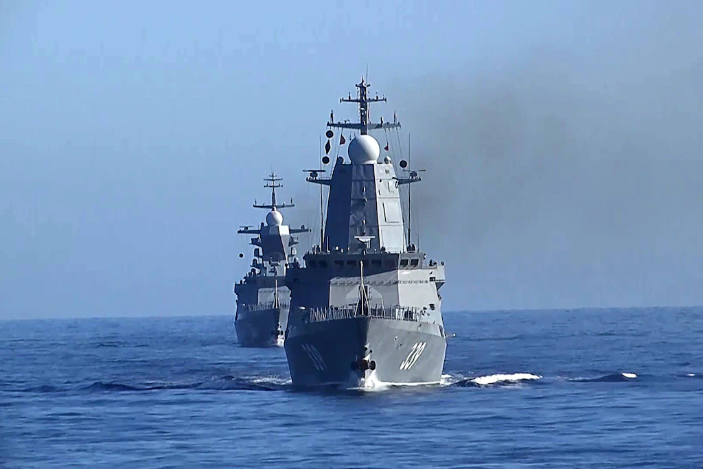 Russische und chinesische Kriegsschiffe bei einer Patrouille im Pazifik. Das Bild zeigt nicht den aktuell von China geschilderten Zwischenfall.