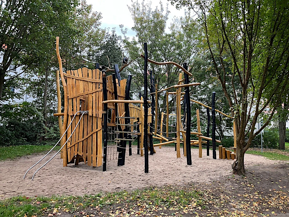 Stralsund: Geisterwald-Spielplatz saniert, Tischtennisplatte folgt noch
