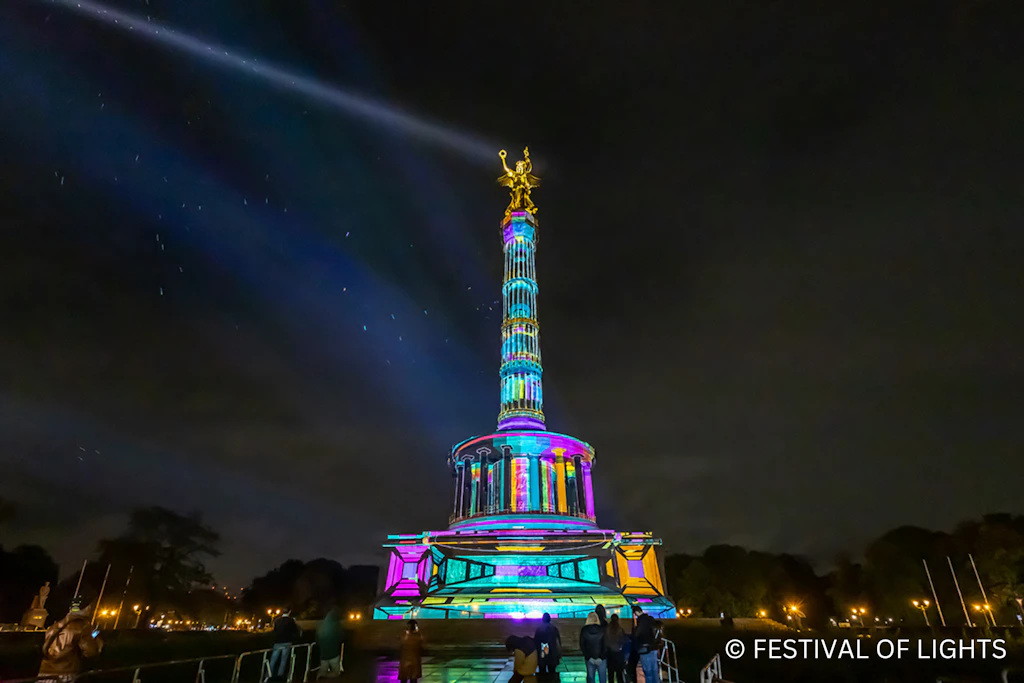 Strahlende Goldelse: Auch die Siegessäule am Großen Stern wird beim Festival of Lights zehn Abende lang zum leuchtenden Kunstwerk.