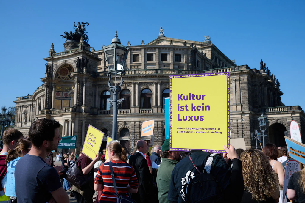 Kulturkürzungen in Sachsen: Wenn Kriegstüchtigkeit zur einzigen Zukunftserzählung wird