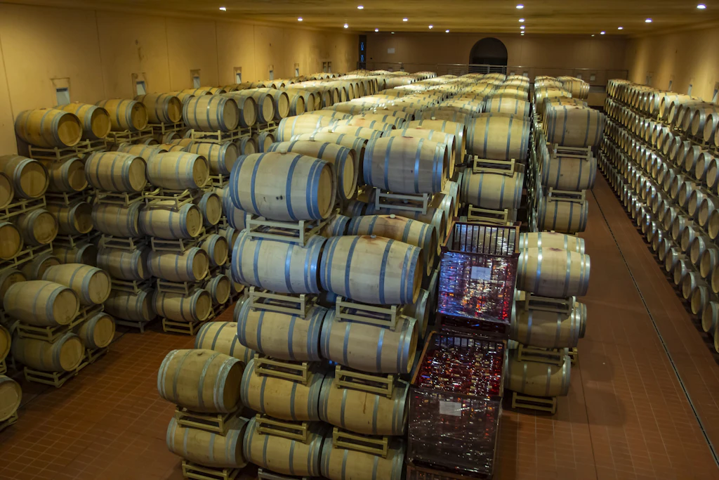 Fasslager des Antinori-Weinguts Guado al Tasso in der Toskana.