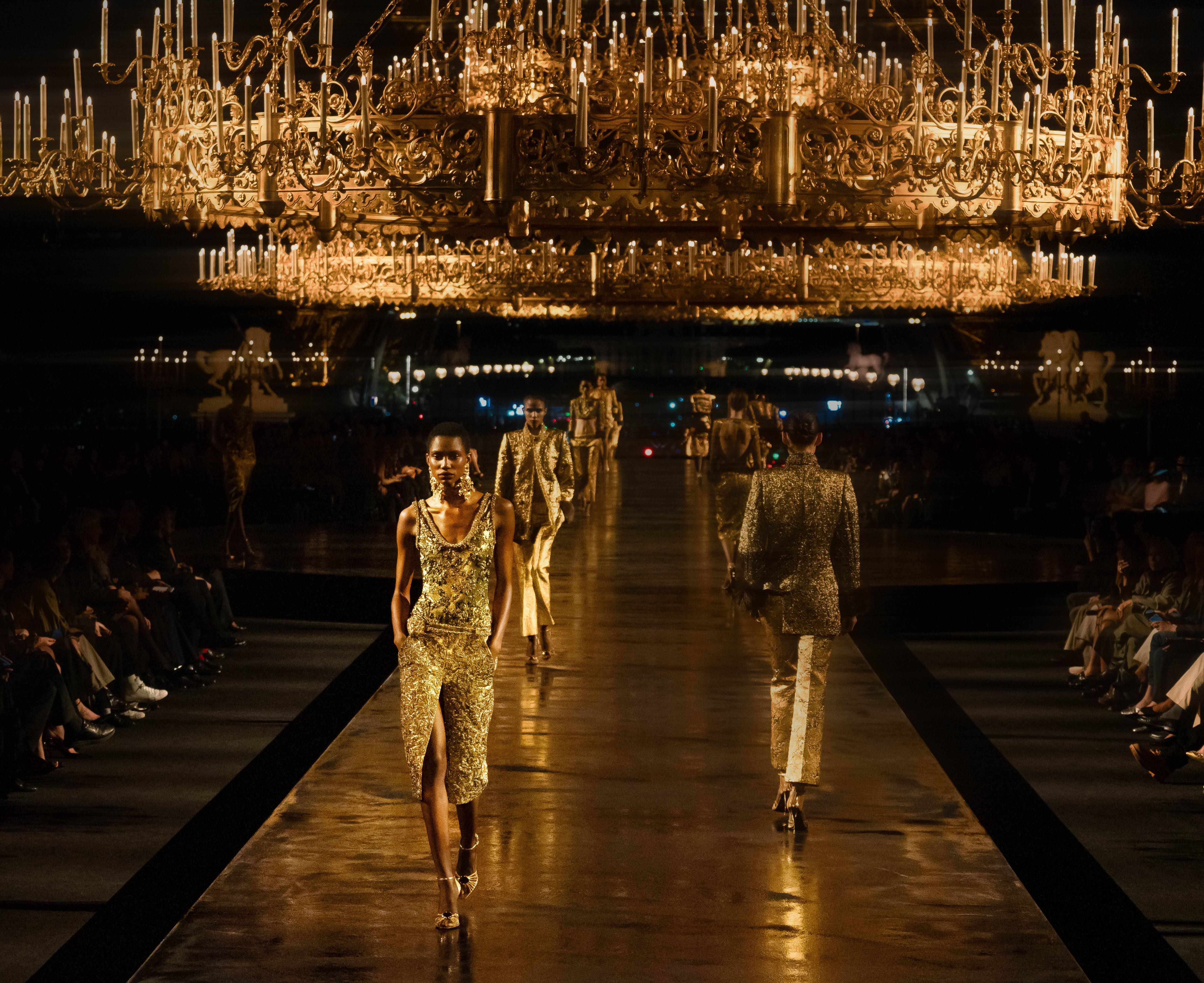 Die Gerüchteküche brodelt: Wer folgt Anthony Vaccarello bei Saint Laurent?