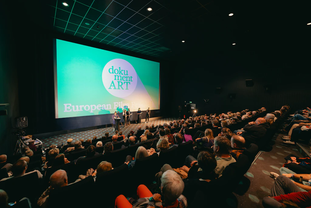Das Filmfestival begann mit einem ausverkauften Kinosaal. Am Samstag erreicht die 32. dokumentART mit der feierlichen Preisverleihung ihren Höhepunkt.