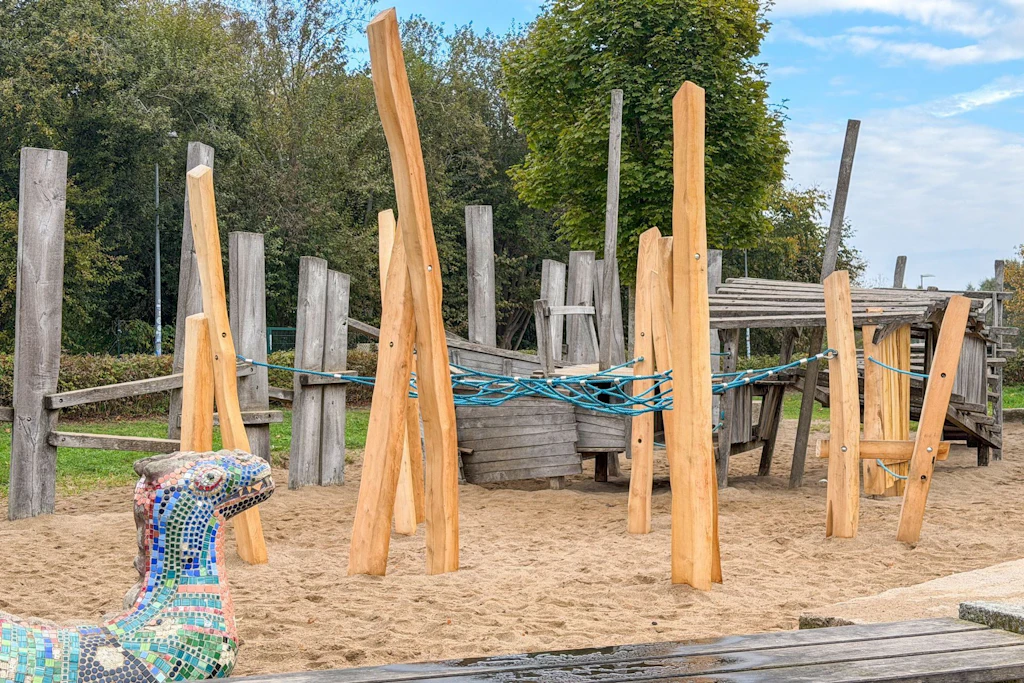 Greifswald lässt Spielplatzsand erstmals maschinell reinigen