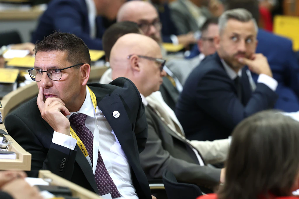 BSW-Fraktionschef Thomas Schulze (li.) während der konstituierenden Sitzung des Landtags von Sachsen-Anhalt am 6. Oktober 2026 in Magdeburg.