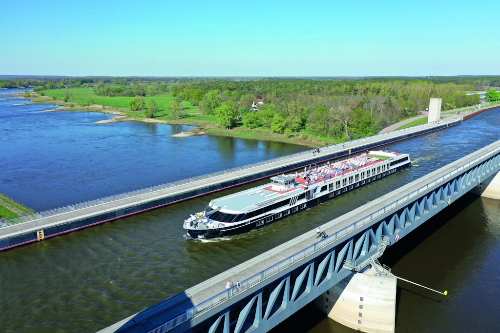 MS Sans Souci Wasserstrassenkreuz Magdeburg
