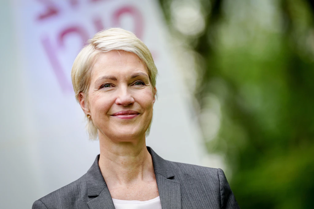 Die Landesvorsitzende der SPD, Manuela Schwesig (SPD), will Koalitionsverhandlungen mit Linken und Grünen in MV führen.