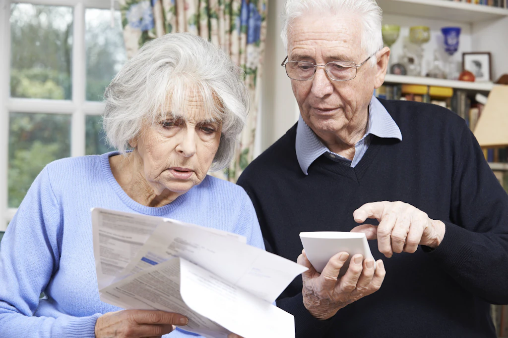 Post vom Finanzamt: Wer 2026 in Rente geht, muss 84 Prozent seiner Rente versteuern – so viel wie kein Jahrgang zuvor. (Symbolbild)