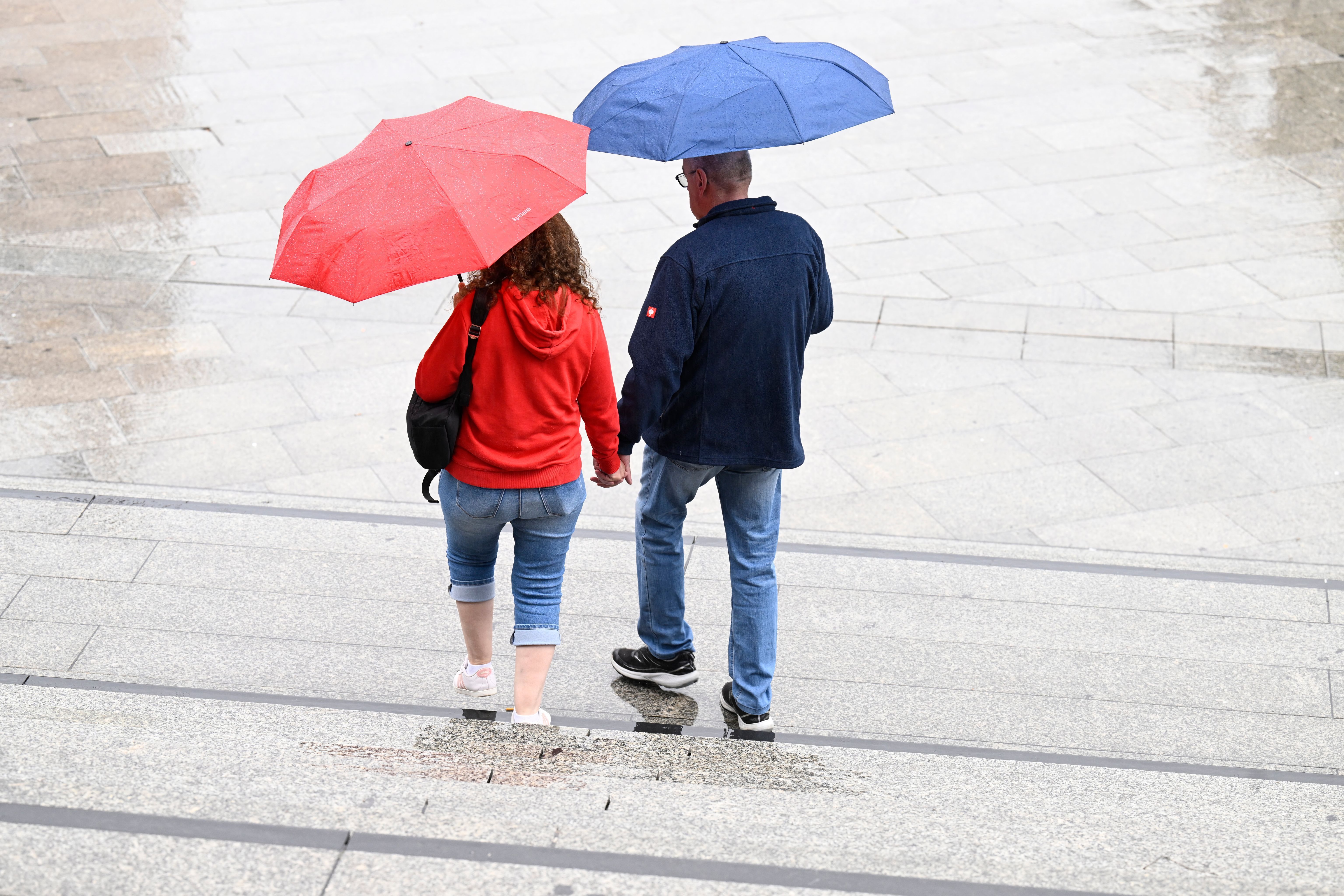 Schauerstaffeln, 50 Liter Regen und Sturm: Plötzlich zündet der Herbst den Turbo!